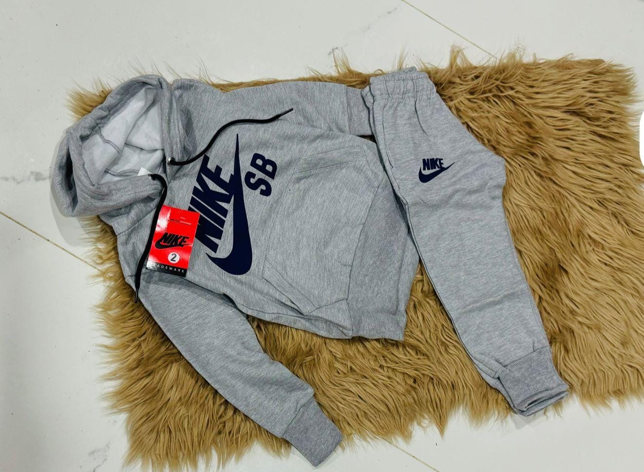 110 Gris (Nike)