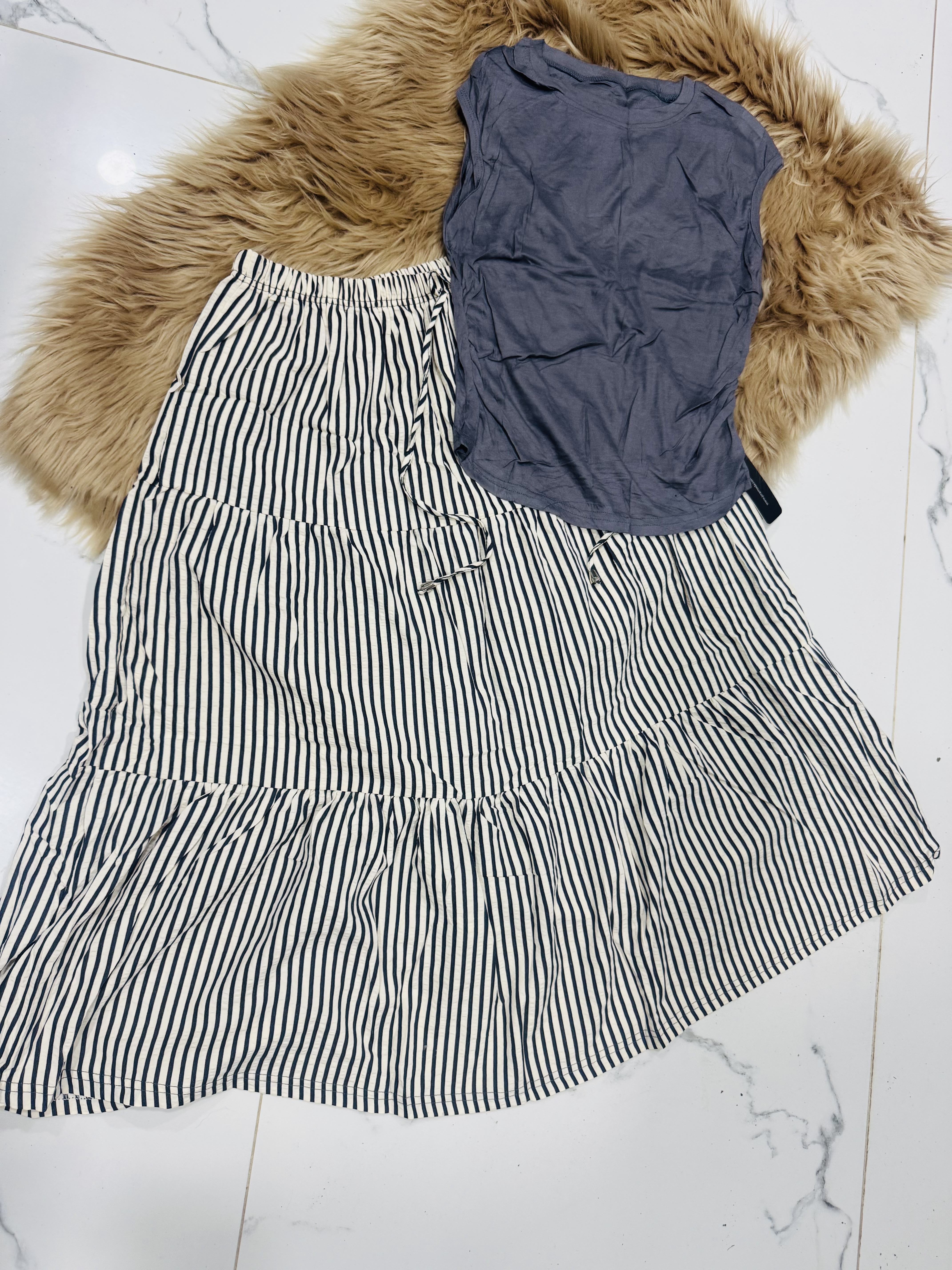 819 Gris